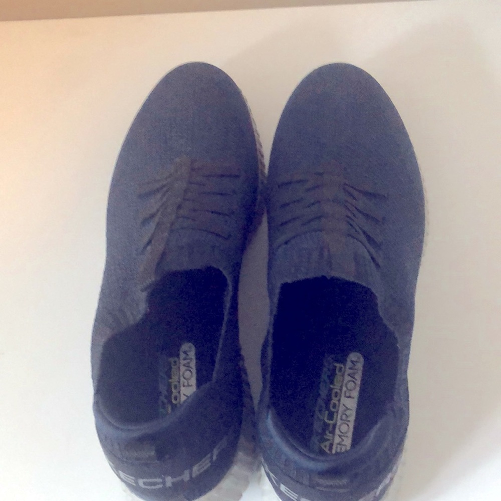 Skechers men’s no-lace sneakers